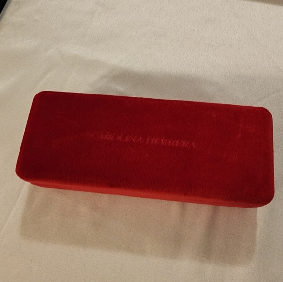 Pristine Carolina Herrera Vibrant Red Velvet Fabric Hard Case Eyeglasses Jewelry - Picture 9 of 10